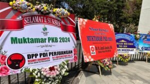petinggi partai politik Indonesia yang mengirimkan karangan bunga ke lokasi Muktamar di Bali Nusa Dua Hotel, Badung, Bali yang menjadi lokasi muktamar. 